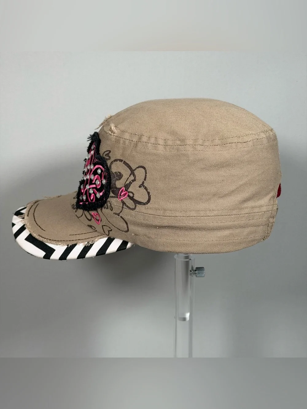 KBETHOS Tan Cap with Pink Heart Embroidery and Black-White Chevron Brim
